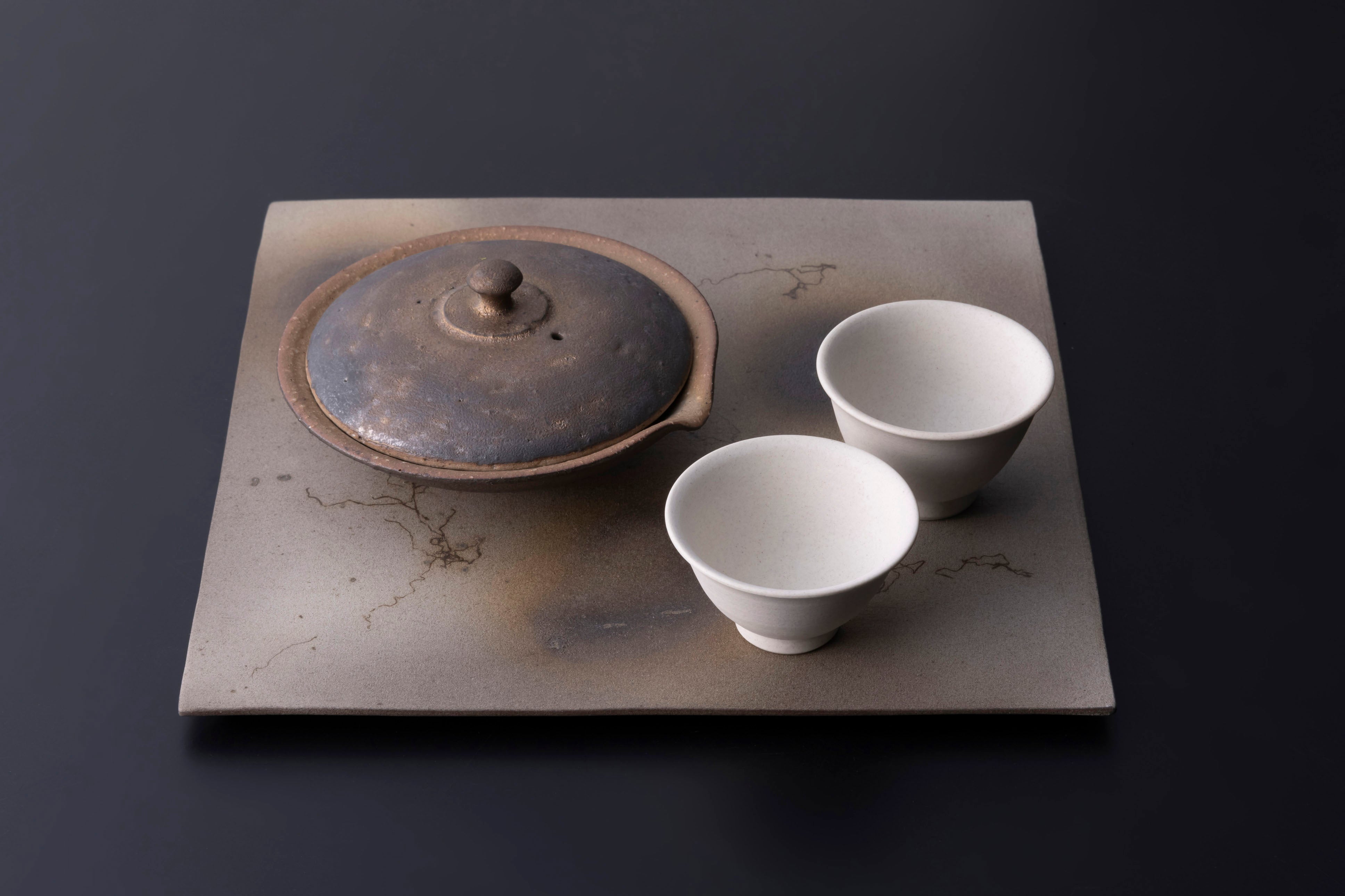 前川淳蔵】お一人様限定！黒金彩絞り出し、白土焼〆茶杯2杯、グレー藻